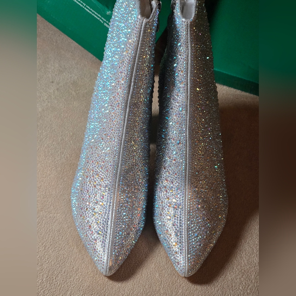 Lauren Lorraine "Jam" Silver Rhinestone Ankle Boots Size 6.5 NEW IN BOX - Picture 2 of 15